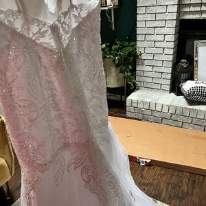 White Lace Trumpet Wedding Dress